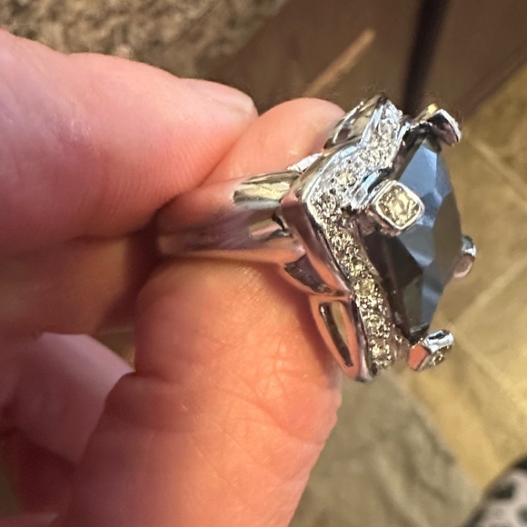 Black And White Gem Silver Ring - Picture 4 of 7